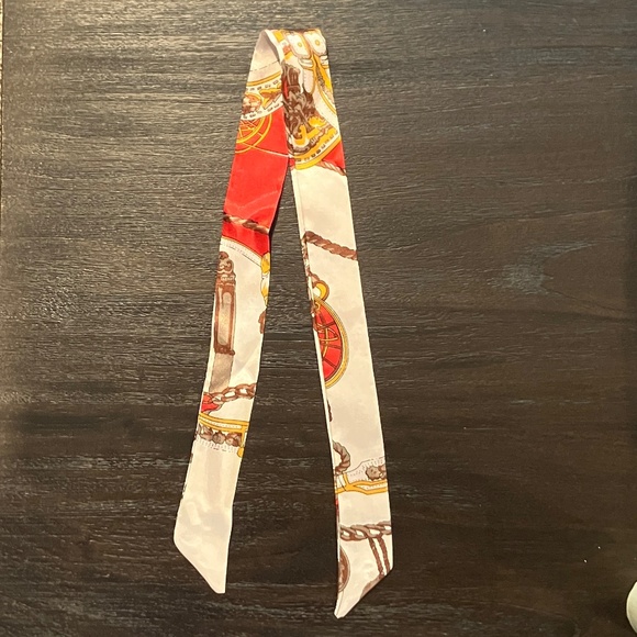 Twilly - Picture 2 of 6